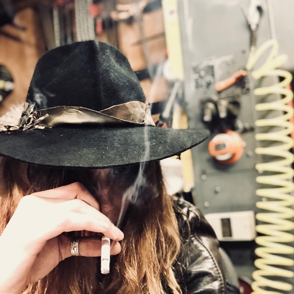 Meet your Posher, Amy - Picture 2 of 6